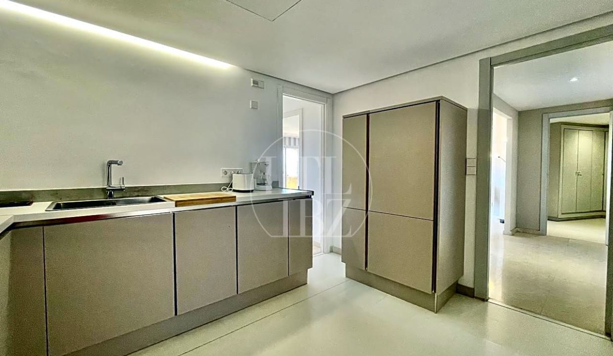 a3e5b219-0003985219.jpg